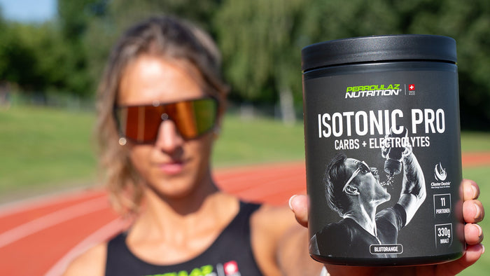 Frau mit dem Isotonic Pro in der Hand 